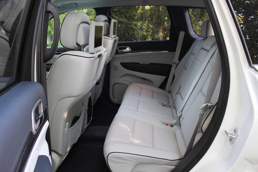 Интерьер Jeep Grand Cherokee Summit 2016 года  (WW) (фото 26 из 28)